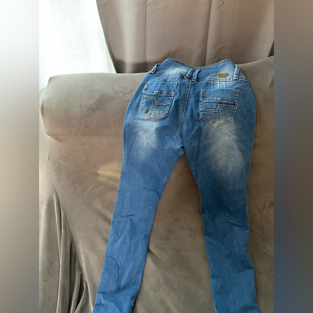 Colombian butt lifter jean